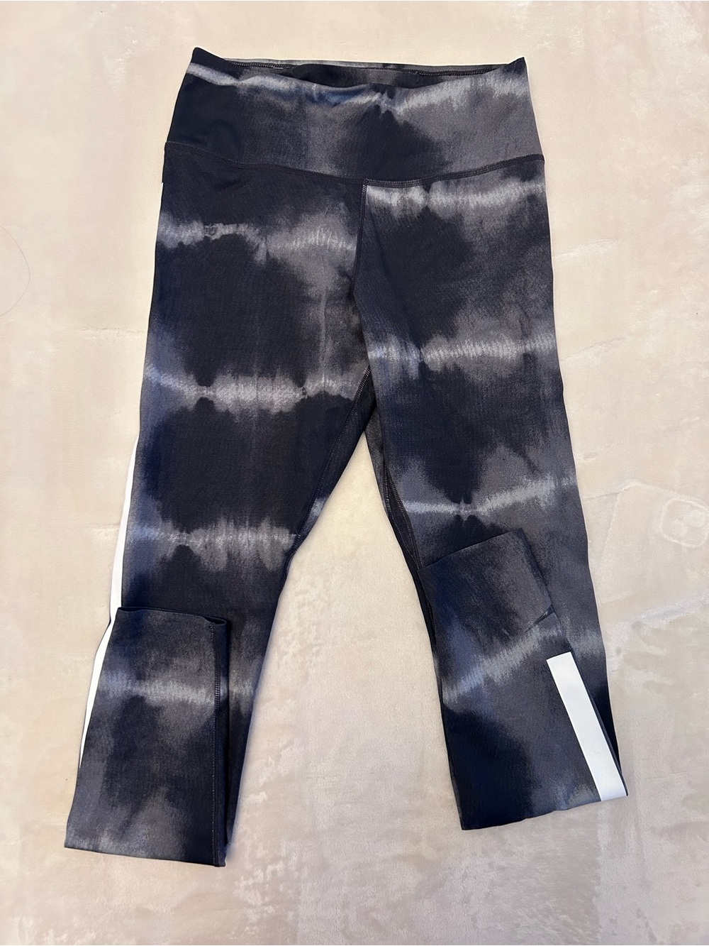 Women’s Nike Tie-Dye Black & Gray Active Leggings